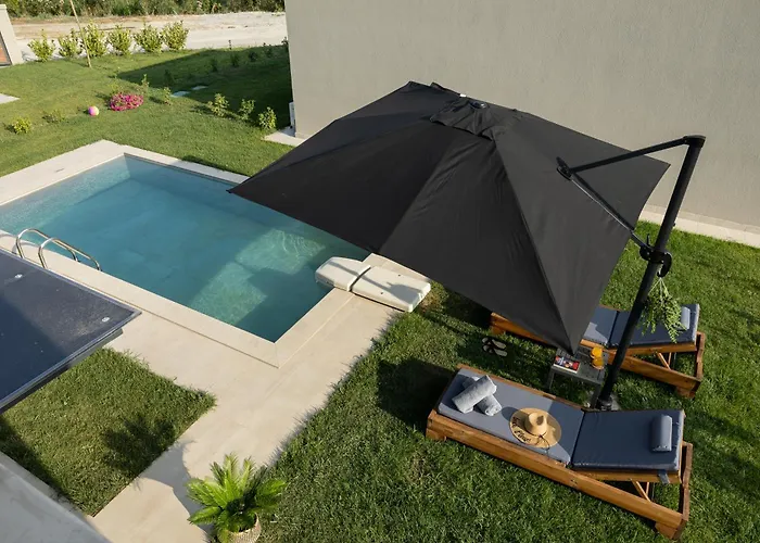 Mythical Olympus Mare Seaside Pool 卡泰里尼